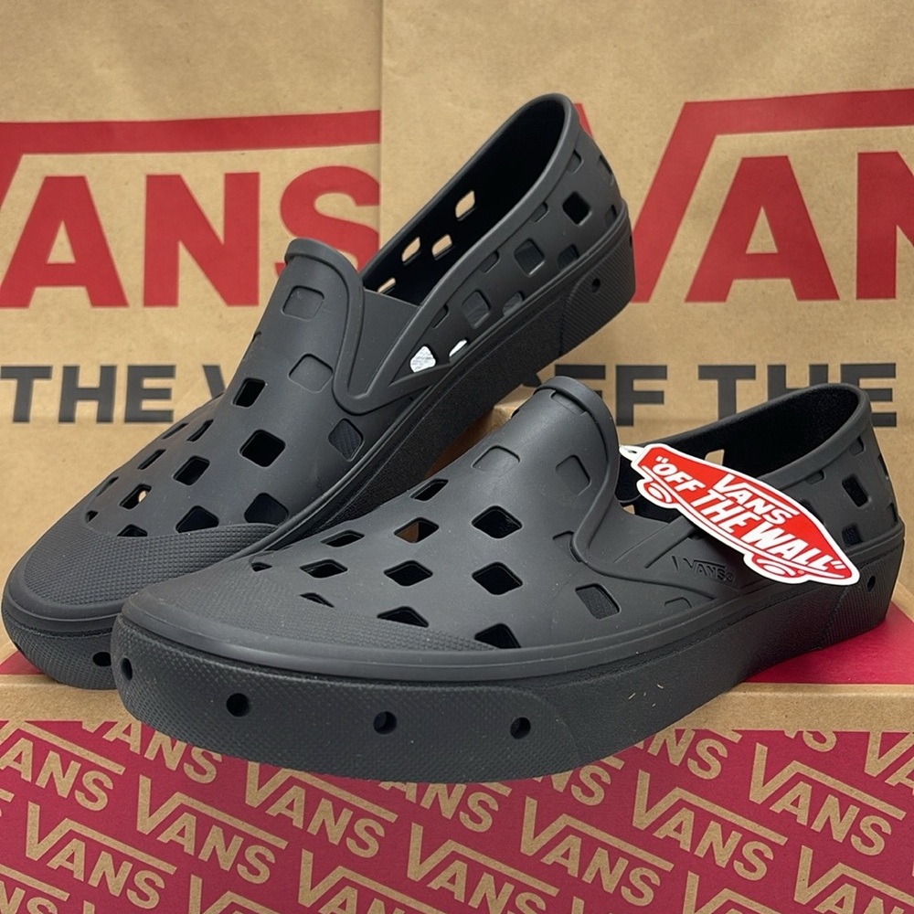 Vans Women’s Slip-On Trk Black
VN0A5HF8BLK
Sneakerss Crocs - Picture 6 of 16